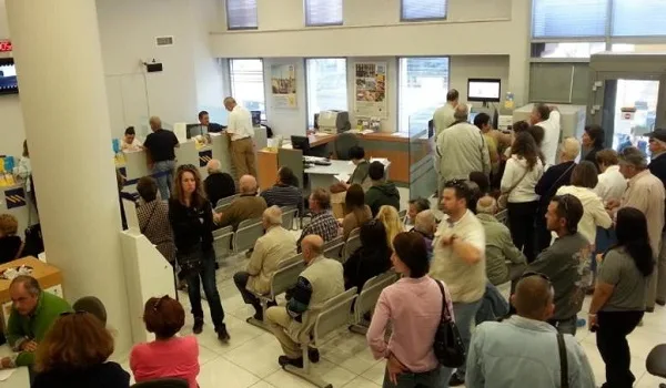 Αλαλούμ με την τραπεζική αργία στις 30/3 και 2/4 – Τί θα γίνει με τις οφειλές στο Δημόσιο