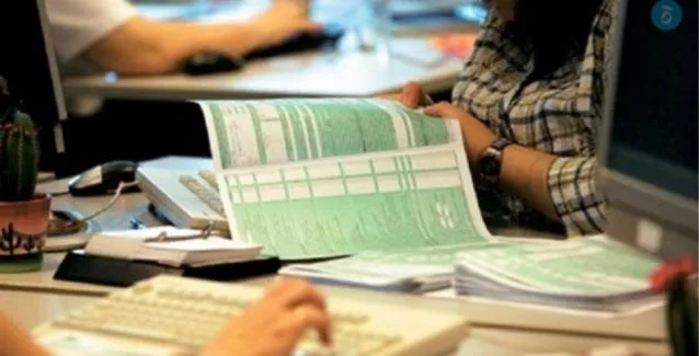 Φορολογικές δηλώσεις: Ένας στους τέσσερις πρέπει να πληρώσει 500 ευρώ φόρο