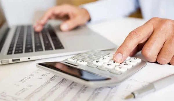 Πίνακες με τις νέες εισφορές για ελεύθερους επαγγελματίες, επιστήμονες και αγρότες