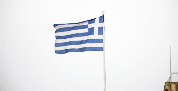 Handelsblatt: Ελάφρυνση χρέους για έξοδο από την κρίση – Κάθε Έλληνας χρωστά 30.000 ευρώ