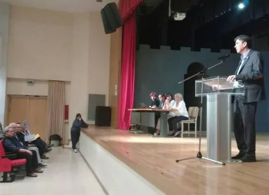 Ο Υφυπουργός Παιδείας Δημήτρης Μπαξεβανάκης σε εκδήλωση για τη μαθητεία των ΕΠΑΛ στη Λάρισα