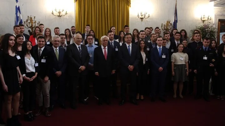 Ο Πρ. Παυλόπουλος βράβευσε τους «πρώτους των πρώτων» για την εισαγωγή τους στην τριτοβάθμια