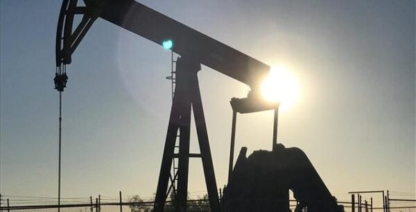 Υποχωρούν οι τιμές του πετρελαίου