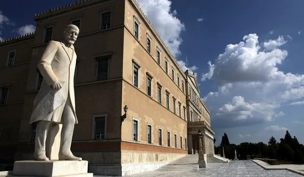 ΥΠΟΙΚ: Αναμενόμενη λόγω μειωμένης κατανάλωσης η χαμηλότερη ανάπτυξη