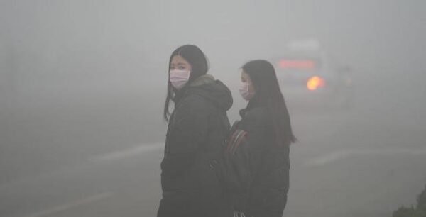 ΠΟΥ: Μολυσμένο αέρα αναπνέει το 90% του πληθυσμού της Γης