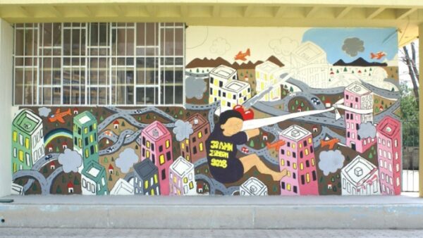 Πολύχρωμα γκράφιτι υπέρ της ειρήνης από μαθητές του 3ου Γυμνασίου Συκεών