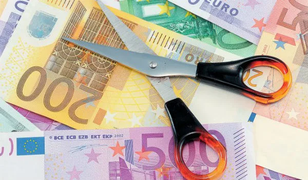 Μείον ένας μισθός από τη μείωση αφορολόγητου