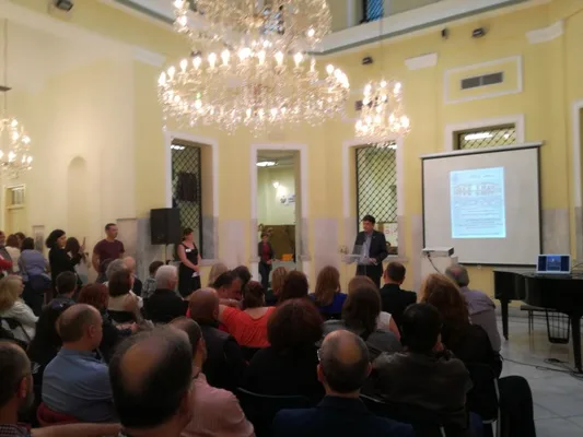 Ο Υφυπουργός Παιδείας Δημήτρης Μπαξεβανάκης στην έκθεση ΕΠΑΛ Πειραιά