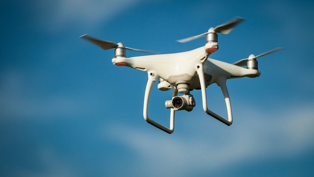 Εγκρίθηκε η πρώτη στον κόσμο εμπορική υπηρεσία αερομεταφοράς προϊόντων με drones