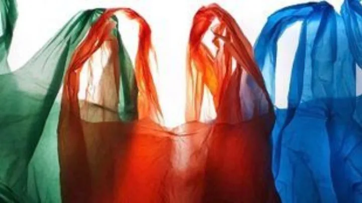 Μειώθηκε σημαντικά η κατανάλωση της λεπτής πλαστικής σακούλας