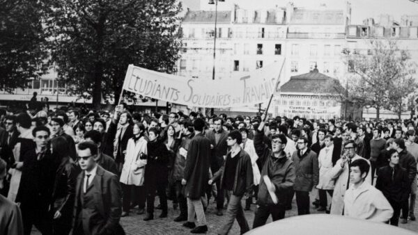 Στα οδοφράγματα: Πενήντα Χρόνια από το εξεγερμένο 1968