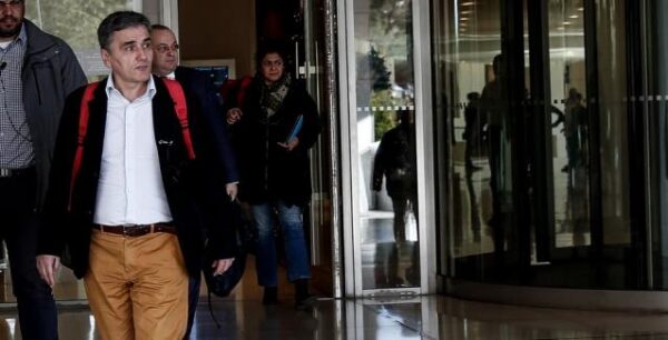 Επιστρέφει η τρόικα στην Αθήνα – Τα ανοικτά τα θέματα πριν το Eurogroup