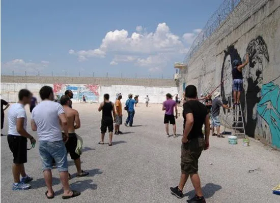 Ο Κ.Γαβρόγλου στη γιορτή των νεαρών μαθητών κρατουμένων στον Αυλώνα