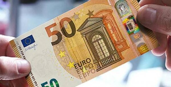 Ανάκαμψε το ευρώ μετά τη συμφωνία για το μεταναστευτικό