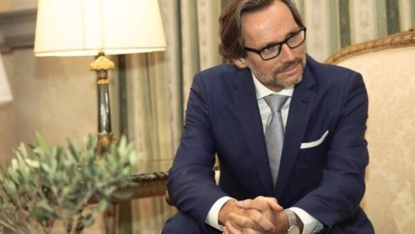 Διδασκόμαστε και δεσμευόμαστε: ποτέ ξανά!