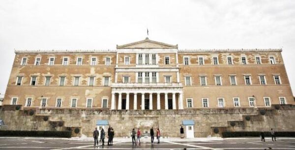 «Στρώνουν» χαλί για χρέος και τριμηνιαία εποπτεία: Προετοιμάζουν την έξοδο της χώρας από το Μνημόνιο με όρους