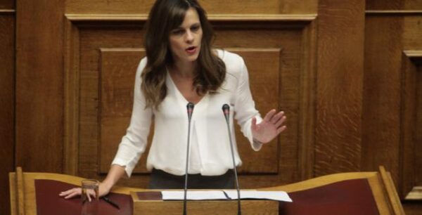 Αύξηση του κατώτατου μισθού υπόσχεται η Αχτσίογλου