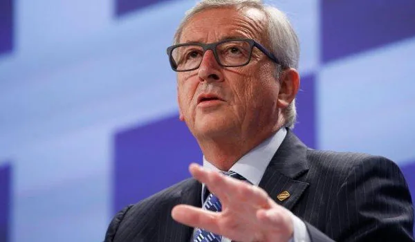 Γιούνκερ: Αποτίω φόρο τιμής στον ελληνικό λαό