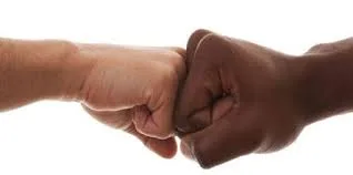 Ομοσπονδία γονέων Αττικής για τη ρατσιστική επίθεση στη γιορτή του 144ου Δημοτικού