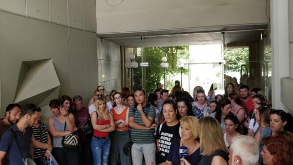 Παράσταση Διαμαρτυρίας στην Περιφερειακή Διεύθυνση Εκπαίδευσης Αττικής
