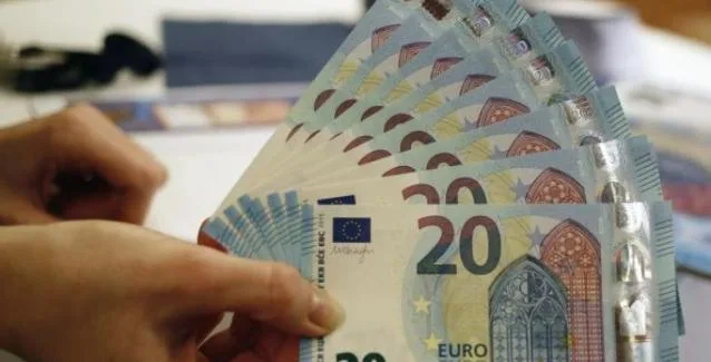 Υπό έλεγχο οι μεταφορές ποσών άνω των 1.000 ευρώ μέσω τραπεζών