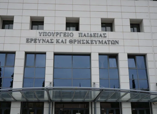 Υπεγράφη από τον Υπουργό Κώστα Γαβρόγλου η Υ.Α για την ενίσχυση των παιδιών οικογενειών που επλήγησαν στις πυρκαγιές