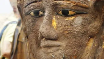 Αίγυπτος: Βρέθηκε Αρχαιοελληνικής τεχνοτροπίας επιχρυσωμένη μάσκα μούμιας
