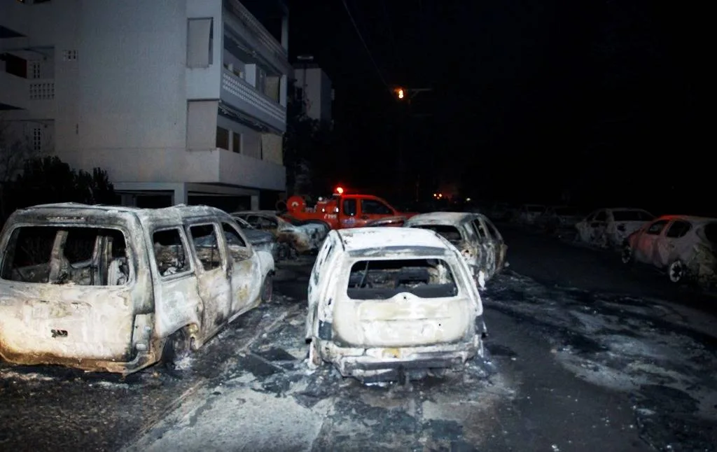 Φωτιά Αττική: Ήρωας γιατρός έσωσε από τις φλόγες παιδί, γυναίκα και βρέφος