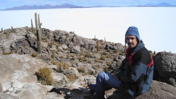 Τον χειμώνα στα θρανία και τα καλοκαίρια ταξιδευτής