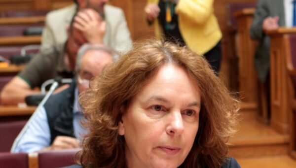 Παπανάτσιου: Απέσυρε την τροπολογία που έδινε αυξήσεις στους διοικητές των ΔΕΚΟ