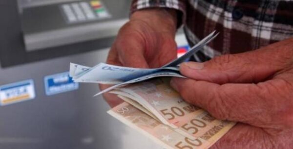 Πότε θα καταβληθούν οι συντάξεις του Αυγούστου