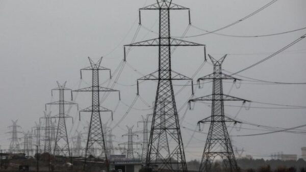 Αποκαθίσταται σταδιακά η ηλεκτροδότηση στην Αττική