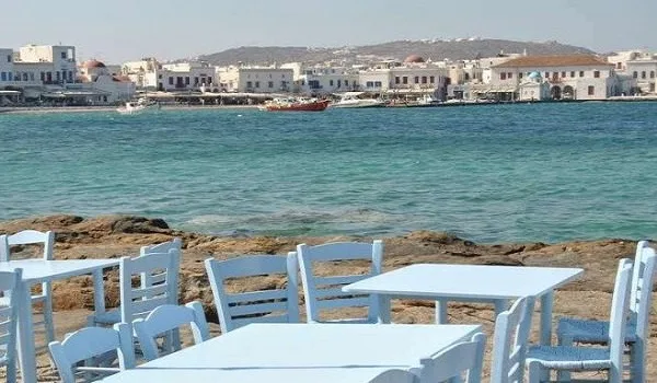 Le Monde: Ξένοι επενδυτές αγοράζουν βίλες σε ελληνικά νησιά με χαμηλό κόστος