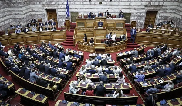 Την Πέμπτη αναμένεται να κατατεθεί η τροπολογία για την αύξηση του κατώτατου μισθού στη Βουλή