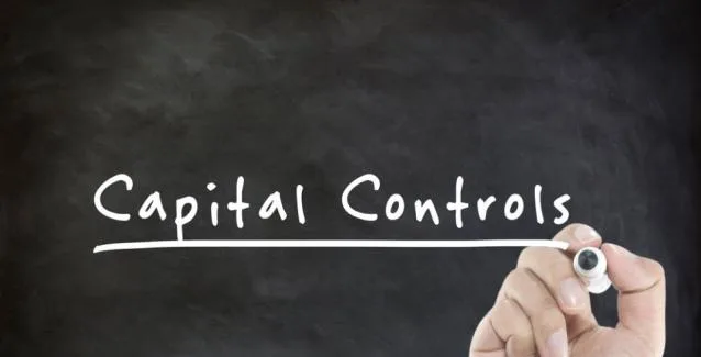 FAZ: Η Αθήνα χαλαρώνει τα capital controls