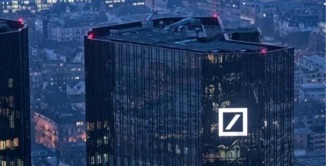 «Μυθοπλασία» τα περί συγχώνευσης με τη UBS, λέει η Deutsche Bank