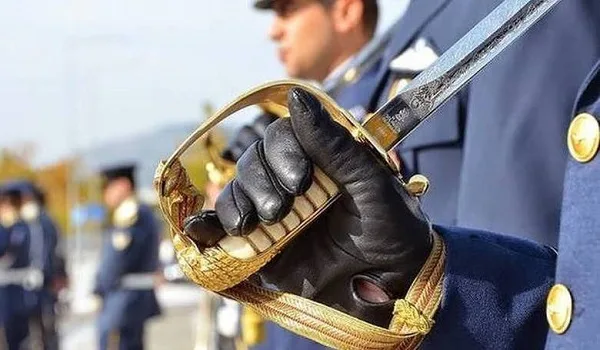 Αναδρομικά σε μισθούς και αυξήσεις σε συντάξεις για 250.000 ένστολους