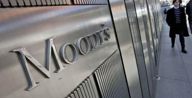 Ψυχρολουσία από τη Moody’s: Μας αφήνει στάσιμους στο «Β3»