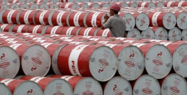 Η παγκόσμια ζήτηση πετρελαίου θα ξεπεράσει τα 100 εκατ. βαρέλια την ημέρα