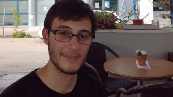 Πανελλήνιες 2018: Η επιτυχία του Στάθη Ηλιάκη και η συγκινητική αφιέρωση στον πατέρα του