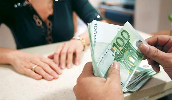 Καταγγελίες για μεγάλες μειώσεις στις συντάξεις χηρείας