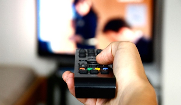 Ποιούς θανάτους μπορεί να αποτρέψει η μείωση της τηλεόρασης σε λιγότερο από μια ώρα τη μέρα