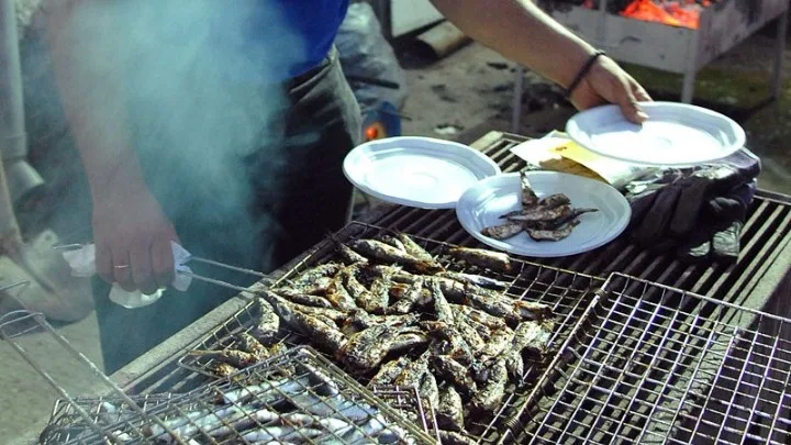 Το μαγείρεμα με κάρβουνα ή ξύλα αυξάνει τον κίνδυνο για αναπνευστικές παθήσεις