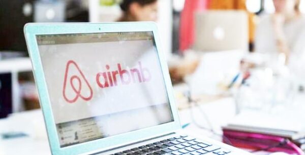 Από «κόσκινο» οι ιδιοκτήτες Airbnb: Ξεκινούν οι έλεγχοι από την εφορία και όσοι δεν έχουν δηλώσει τα ακίνητα θα επιβληθούν υψηλά πρόστιμα