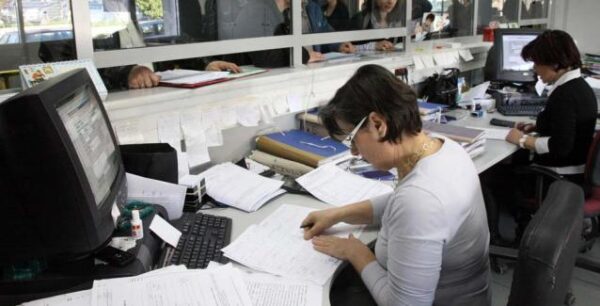 Στα χνάρια της ΕΕ δεκάδες χώρες ετοιμάζουν φόρο για τους τεχνολογικούς κολοσσούς