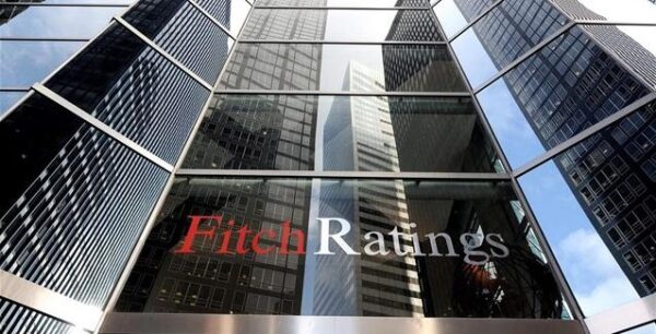 Fitch: Αναβάθμιση προγραμμάτων καλυμμένων ομολόγων της ΕΤΕ και της Πειραιώς