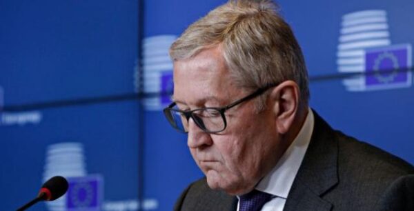 Ρέγκλινγκ: Δεν υπάρχει κίνδυνος η Ιταλία να χάσει την πρόσβαση στις αγορές