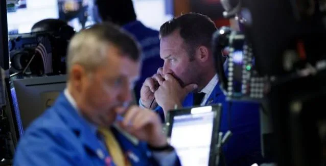 Αναταραχή στα παγκόσμια χρηματιστήρια – Αγωνία στην Αθήνα