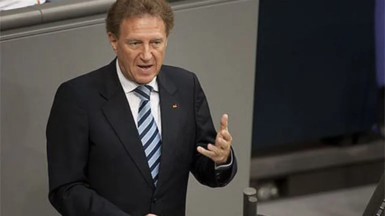 Ν. Μπάρτλε: «Οι Γερμανοί ομολογούμε – Στον Β ΠΠ έγιναν φρικτά εγκλήματα στην Ελλάδα»