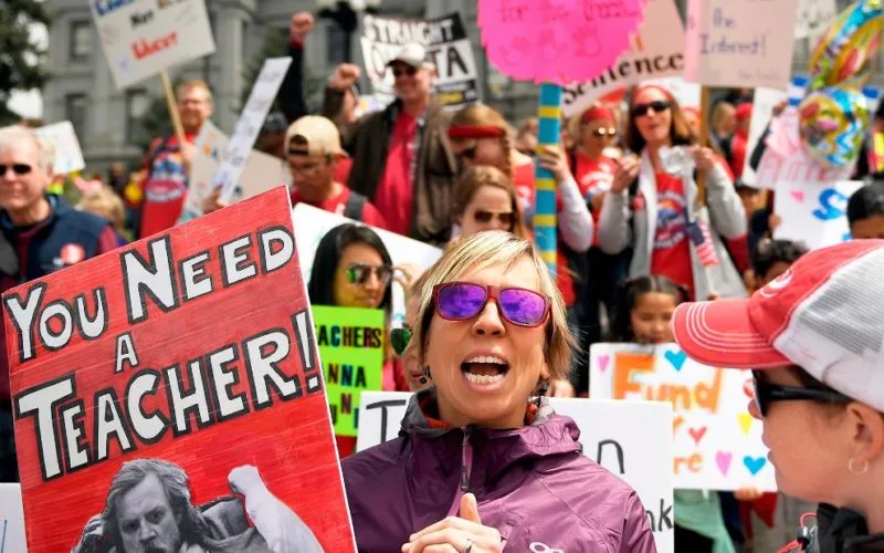 Ο δάσκαλος δεν είναι ένας απλός εργαζόμενος – Οι διώξεις εναντίον των εκπαιδευτκών σε παγκόσμιο επίπεδο